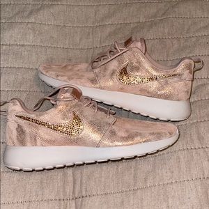 gold shimmer nike shoes (never worn)